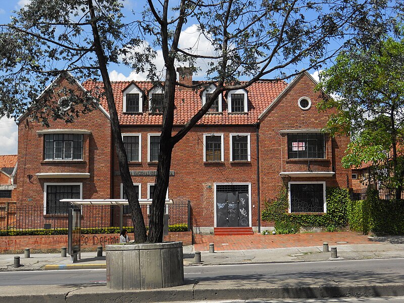 File:Casa en la calle 69 con cra 7 Bogotá.JPG