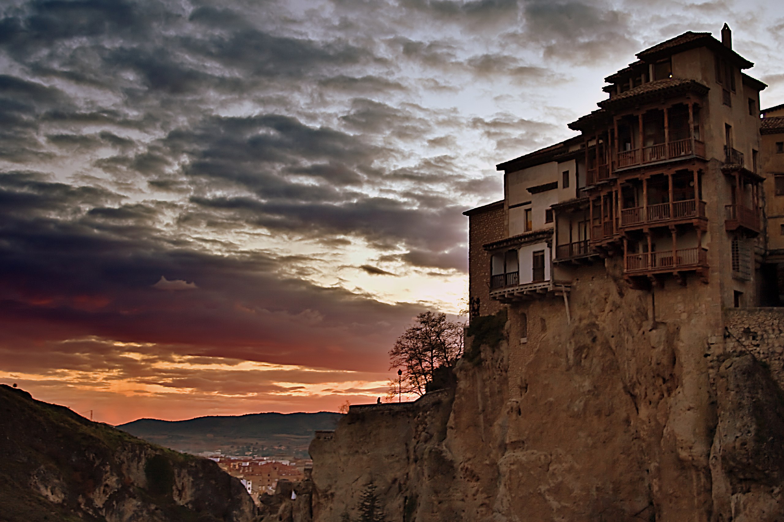 Intención lluvia Sin lugar a dudas Archivo:Casas Colgadas - Cuenca (Explorer) (3080665244).jpg - Wikipedia, la  enciclopedia libre