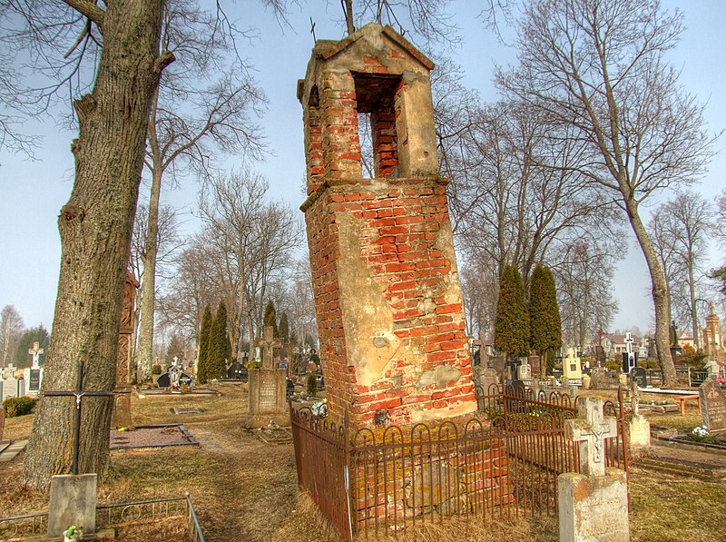 File:Cemetery - panoramio (17).jpg