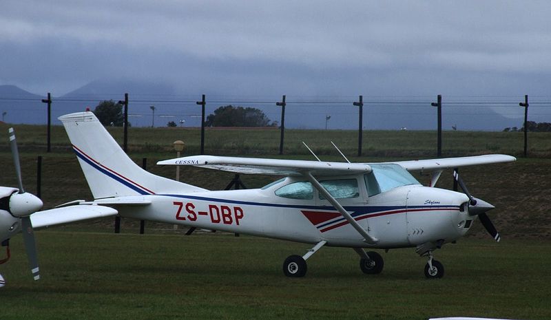 File:Cessna 182P ZS-DBP (6871493817).jpg