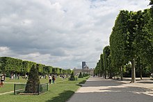 Champ de Mars Párizsban, két sor platánfával, mint a Pompeius portikájában