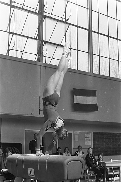 File:Cora Stins (winnares zilveren medaille) op paard, Bestanddeelnr 923-4421.jpg