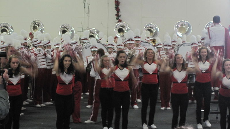 File:Crimson Line & Pride of Utah at 2009 Poinsettia Bowl battle of the bands at USS Midway Museum 8.JPG