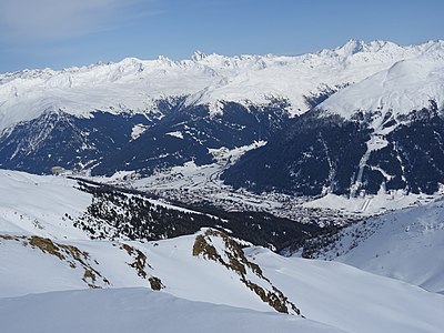 Blick ins Tal nach Davos.