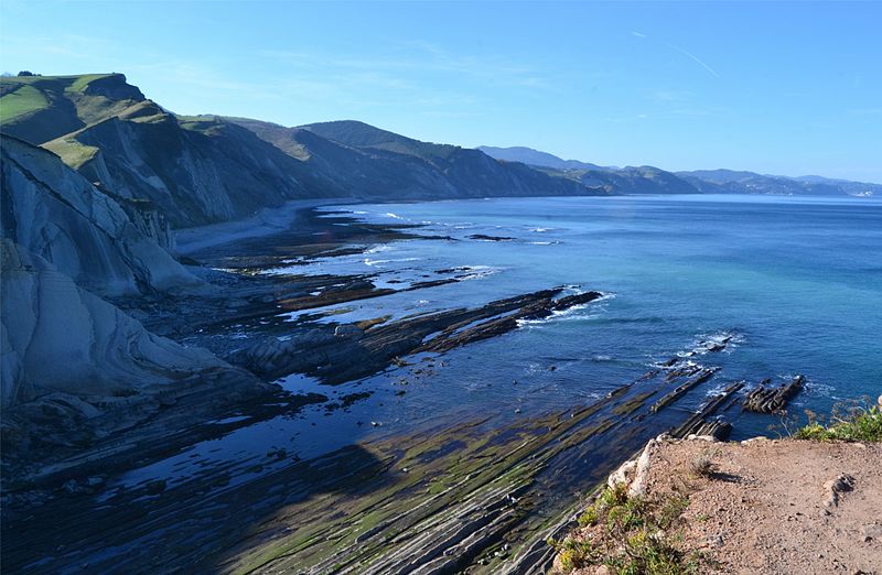 File:Deba eta Zumaia arteko marearteko zabalgunea eta Algorri hondartza, Gipuzkoa, Euskal Herria.jpg