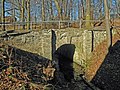 Rundbogige Natursteinbrücke im weitläufigen Parkgelände (Einzeldenkmal zu ID-Nr. 09303933)