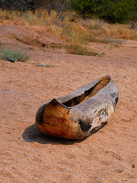 File:Dugout canoe.jpg - Wikimedia Commons