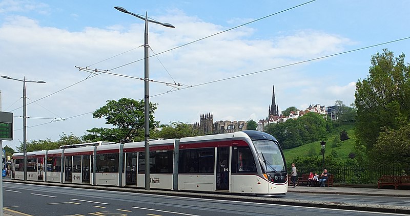 File:Edinburgh trams first day of operation 03.JPG