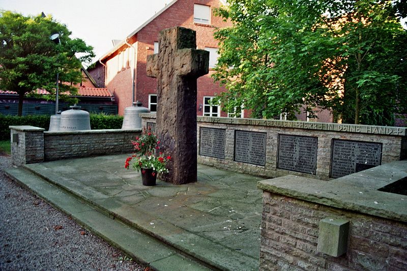 File:Ehrenmal Schale.jpg