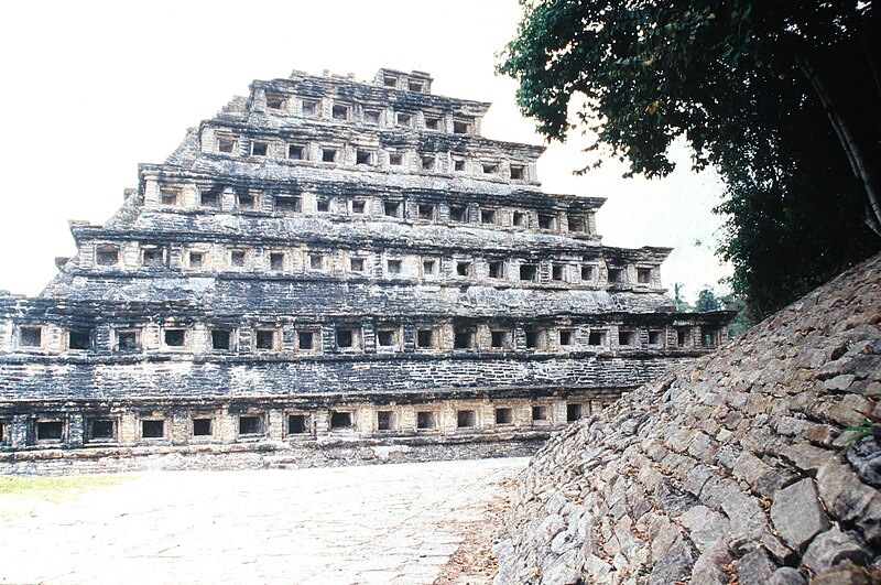 File:El Tajin Pyramid of the Niches (16487785825).jpg