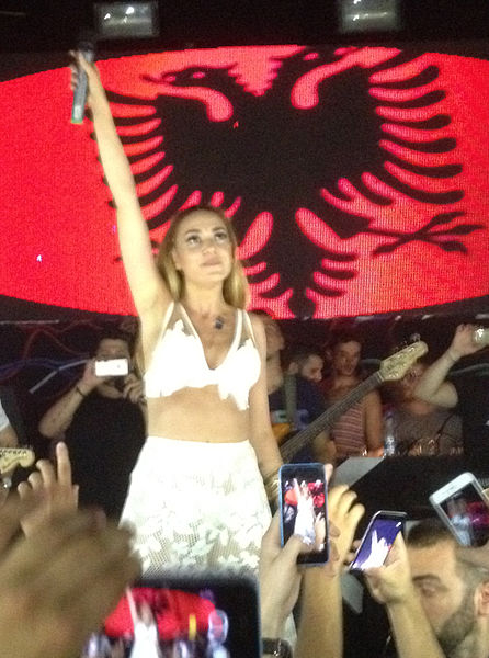 File:Elvana Gjata concert at Zone Club (Prishtina) 2015 1.jpg