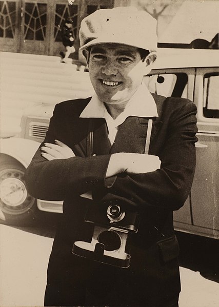 File:Ephraim Erde with his camera in the 1930s.jpg