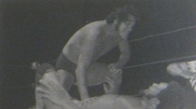 Antonio Inoki wrestling with Ernie Ladd in June 1975.