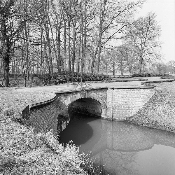 File:Exterieur BRUG BIJ HET PARK - Vorden - 20291658 - RCE.jpg