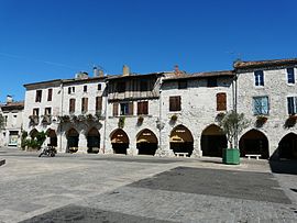 The central square and arcades, Eymet