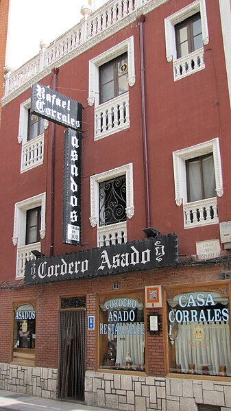 File:Fachada Asador Rafael Corrales 2011.JPG