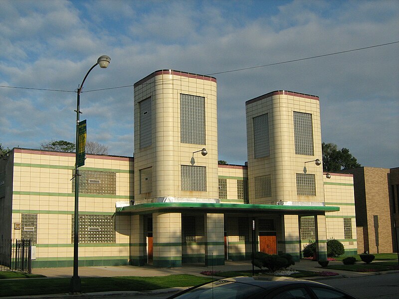 Streamline Moderne church, First Church of Deliverance in Chicago, Illinois, by Walter T. Bailey (1939). Towers added in 1948.