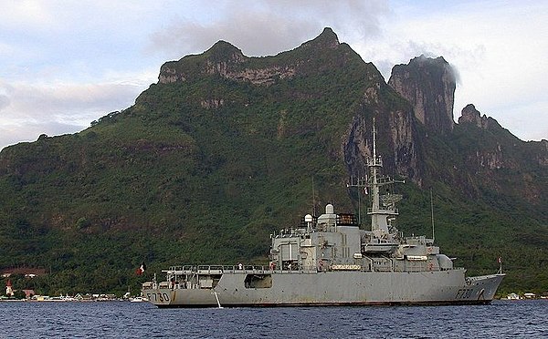The French frigate Floréal in November 2002, at anchor in Bora Bora lagoon