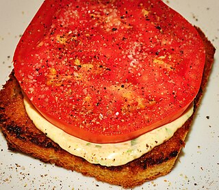 <span class="mw-page-title-main">Tomato sandwich</span> Sandwich of tomatoes between slices of bread