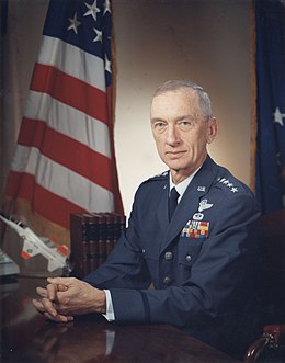 GEN Holloway, ברוס קינר (1) .jpg