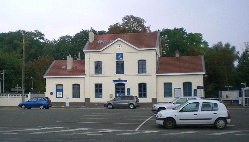 File:Gare luzarches.JPG