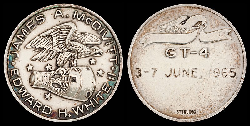 File:Gemini 4 Flown Silver Fliteline Medallion.jpg