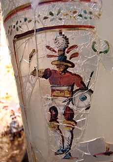 Gladiateur, verre émaillé. Art romain Ier siècle, trésor de Begrâm, région de Kâpîssâ, Afghanistan.