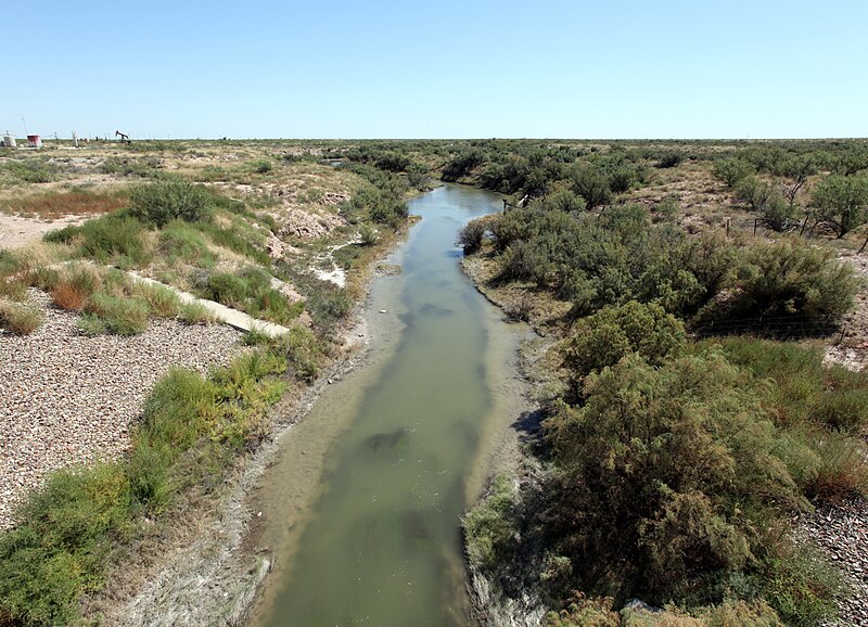 File:Grandfalls Texas Pecos River 2010.jpg