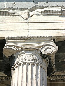 Toppen av jonisk søyle, nordportalen av Erekhtheion i Athen