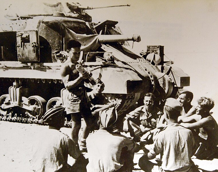 File:Gunner giving talk on .75mm gun in Egypt, North African Campaign, WWII (37054665946).jpg