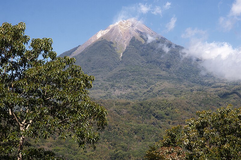 File:Gunung Egon.jpg