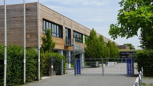 Gymnasium Neubiberg.JPG