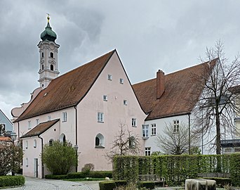 Die Rückseite des Spitals mit Hl.-Geist-Kirche