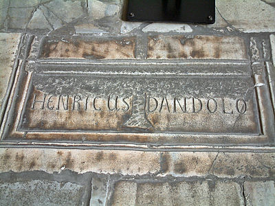 Маркування 19-го століття на гробниці Енріко Дандоло, дожа Венеції, що командував облогою Константинополя в 1204 році