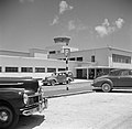 Het gebouw van vliegveld Hato op Curaçao, Bestanddeelnr 252-7664.jpg