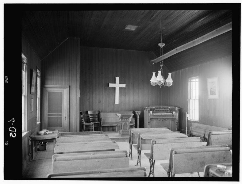 File:Historic American Buildings Survey, John A. Bryan, Photographer July 9, 1947 VIEW OF INTERIOR. - Oahe Congregational Mission, Oahe Reservoir Vicinity, Pierre, Hughes County, SD HABS SD,33-PIER.V,1-3.tiff