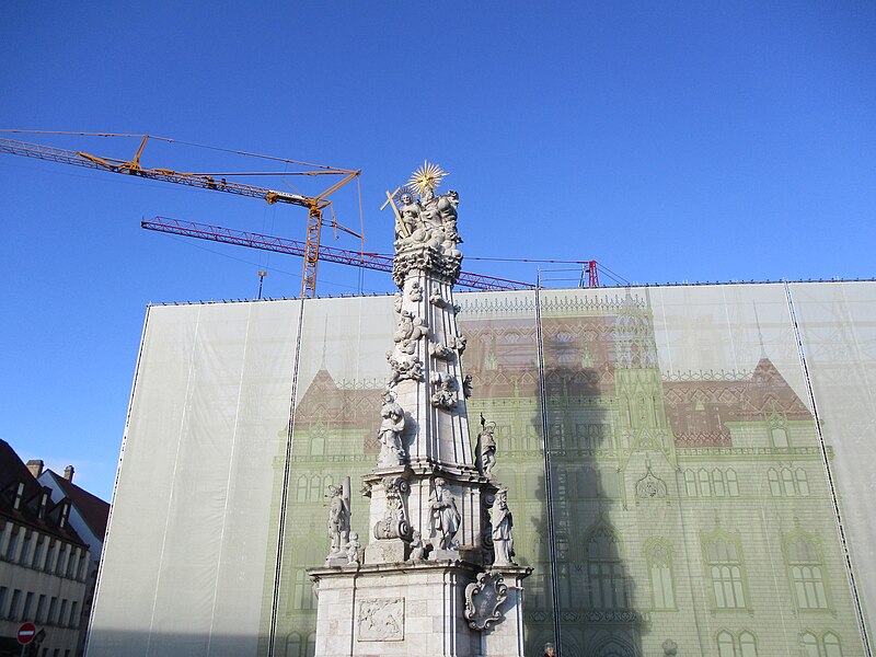 File:Holy Trinity column, Budapest District I, 2021-12-29.jpg