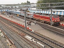 Howrah-Puri Shatabdi Express at Balasore.jpg