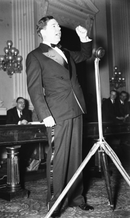 Long delivering a speech Huey Long speaking.png