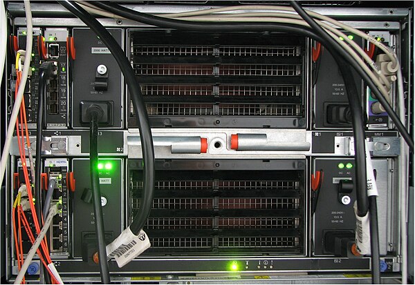 BladeCenter E back side, showing on the left two FC switches and two Ethernet switches. On the right side a management module with VGA and PS/2 keyboa