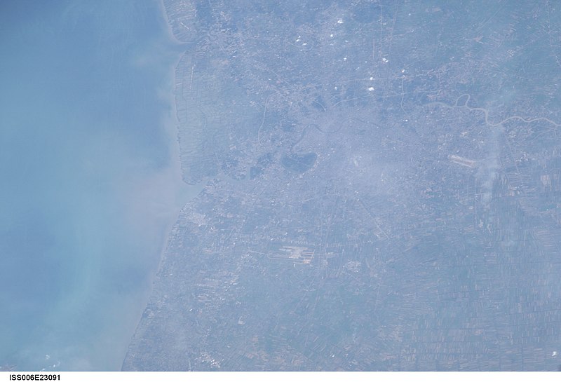 File:ISS006-E-23091 - View of Thailand.jpg