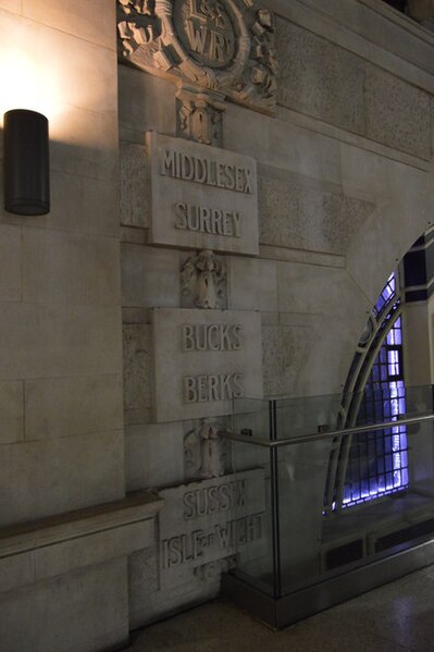 File:In Waterloo Station - geograph.org.uk - 5450519.jpg