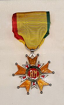 Insigne de chevalier de l'ordre national du Mali-Musée de la Légion d'honneur (1).jpg