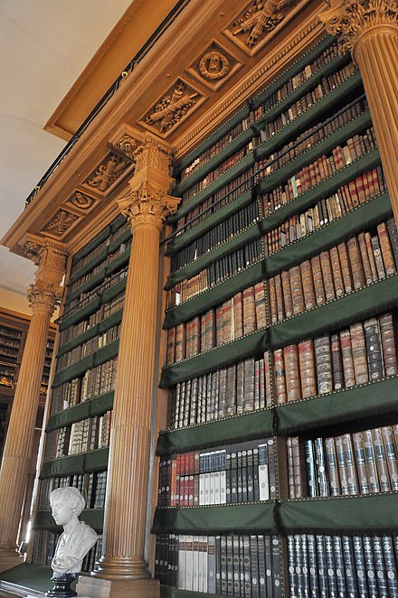 Composite columns of a bookshelf from the Bibliothèque Mazarine (Paris)