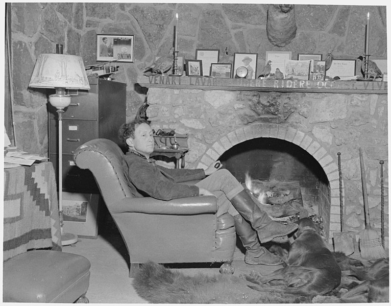 File:Interior of a Navajo hogan on a New Mexico reservation, 09-13-1903 - NARA - 521045.jpg