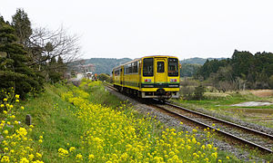 Isumi Railway train at Higashi-Fusamoto.jpg