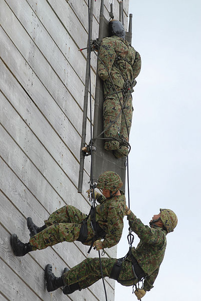 File:JGSDF soldiers rappel dummy casualty at Camp Hansen 3-17-08.jpg