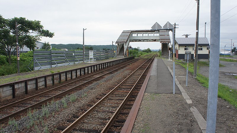 File:JR Muroran-Main-Line Furusan Station Platform.jpg