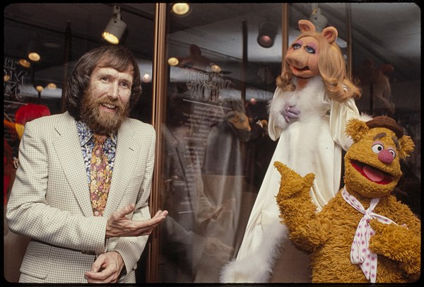 Henson with Miss Piggy and Fozzie Bear in 1979