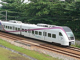 Trem perto da estação Salak Selatan